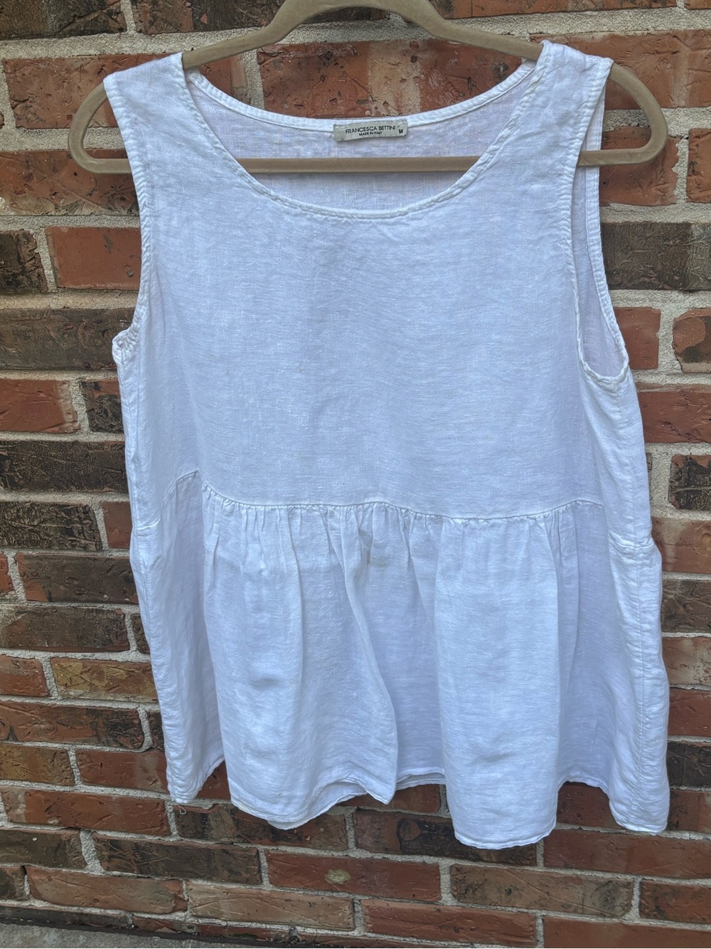 Francesca Bellini %100 White Linen, Made In Italy Sleeveless Top.Womans Size M